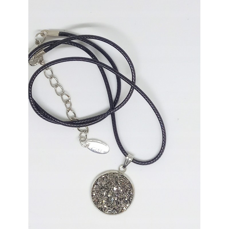 Naszyjnik w kolorze hematytu kryształki z żywicy