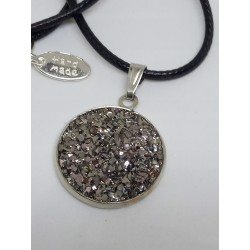 Naszyjnik w kolorze hematytu kryształki z żywicy